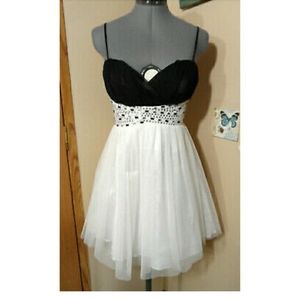 B SMART Homecoming Dress sz 5 Black White Tulle